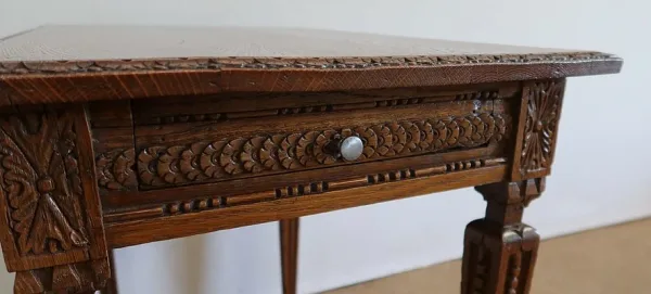 Petite Table d’appoint en Chêne massif, goût Louis XVI – 1900