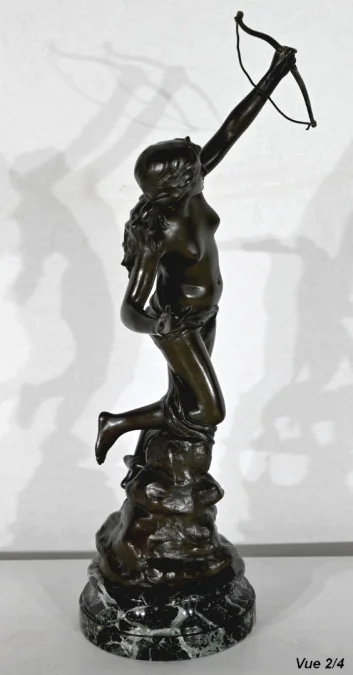 BRONZE VON DIANA DER JÄGERIN signiert J. GARNIER