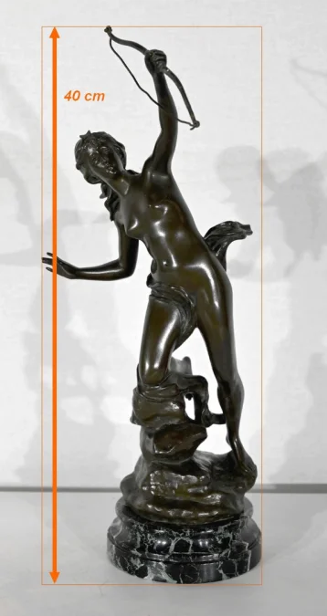 BRONZE VON DIANA DER JÄGERIN signiert J. GARNIER