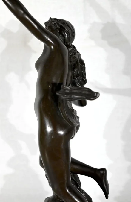 BRONZE VON DIANA DER JÄGERIN signiert J. GARNIER