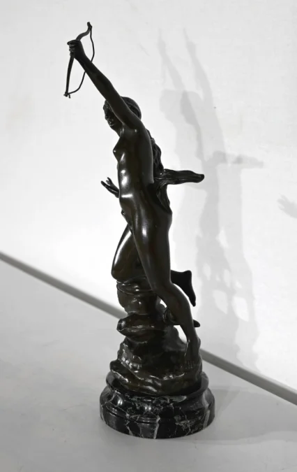 BRONZE VON DIANA DER JÄGERIN signiert J. GARNIER
