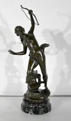 BRONZE VON DIANA DER JÄGERIN signiert J. GARNIER