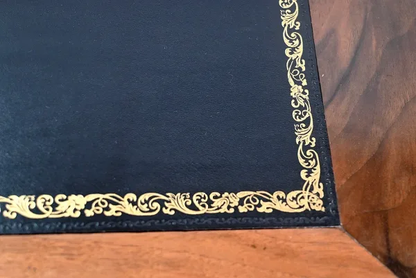 Commode Scriban en Noyer, époque Louis XV – Fin XVIIIe