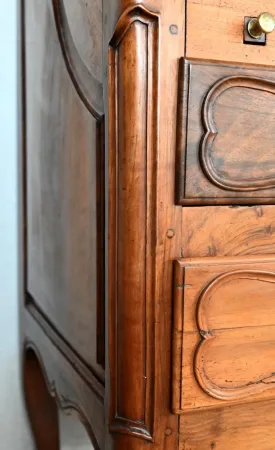 Commode Scriban en Noyer, époque Louis XV – Fin XVIIIe