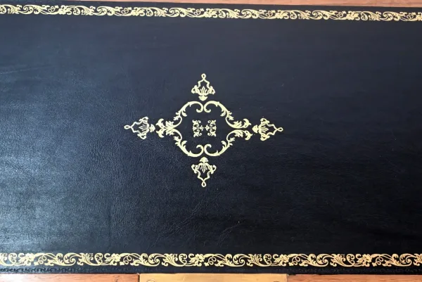 Commode Scriban en Noyer, époque Louis XV – Fin XVIIIe