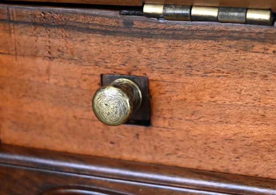 ルイ15世時代のスロープトップデスク