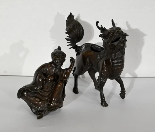 Bronze Personnage Chinois et Chien de Fao, Style asiatique - Début XXe