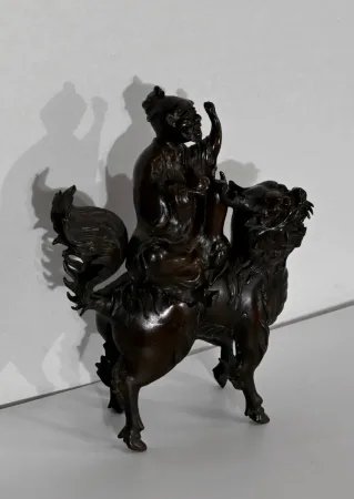 Bronze Personnage Chinois et Chien de Fao, Style asiatique - Début XXe