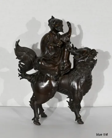 Bronze Personnage Chinois et Chien de Fao, Style asiatique - Début XXe