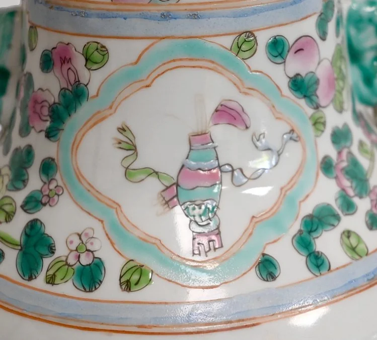 CHINESISCHE PORZELLANVASE