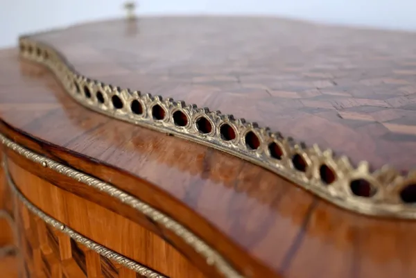 Jardinière en Marqueteries, style Louis XV, époque Napoléon III – Milieu XIXe