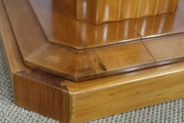 MESA OCASIONAL DE LA ÉPOCA ART DECO