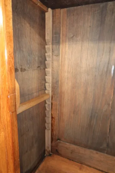 SCHRÄGAUFSATZSCHRANK