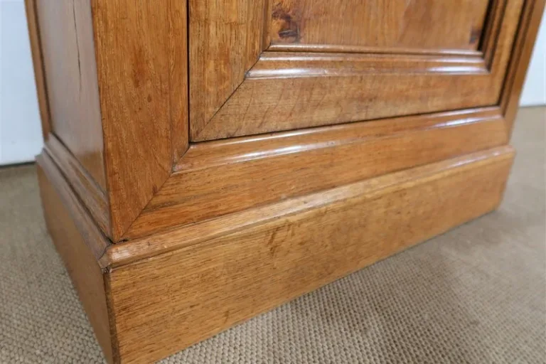 SCHRÄGAUFSATZSCHRANK