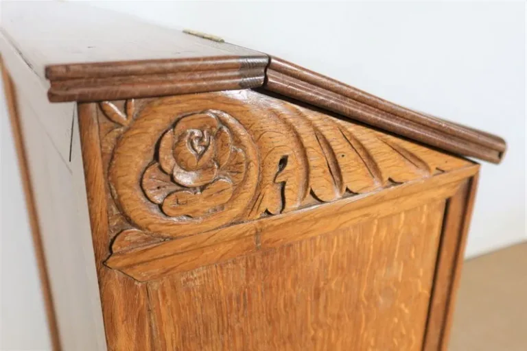 SCHRÄGAUFSATZSCHRANK
