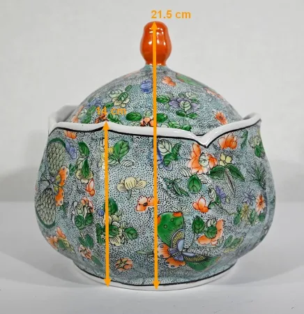 Bonbonnière en Porcelaine à décors de Papillons, Chine – Début XXe