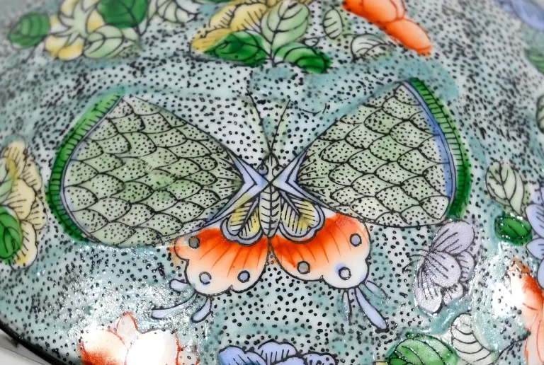 Bonbonnière en Porcelaine à décors de Papillons, Chine – Début XXe