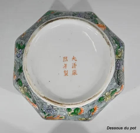 Bonbonnière en Porcelaine à décors de Papillons, Chine – Début XXe