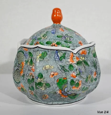 Bonbonnière en Porcelaine à décors de Papillons, Chine – Début XXe