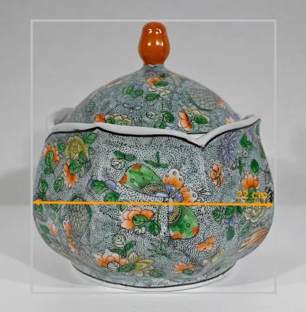 Bonbonnière en Porcelaine à décors de Papillons, Chine – Début XXe
