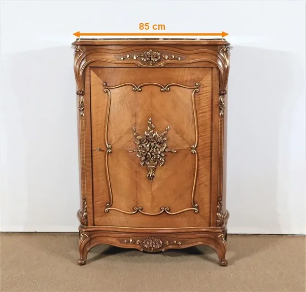 KAST IN ROCAILLE-STIJL