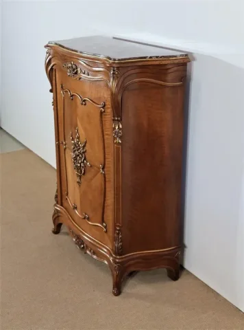 Meuble d’entre deux en Noyer, style Rocaille – 1900