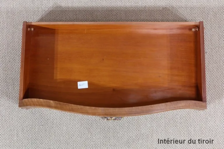 KAST IN ROCAILLE-STIJL