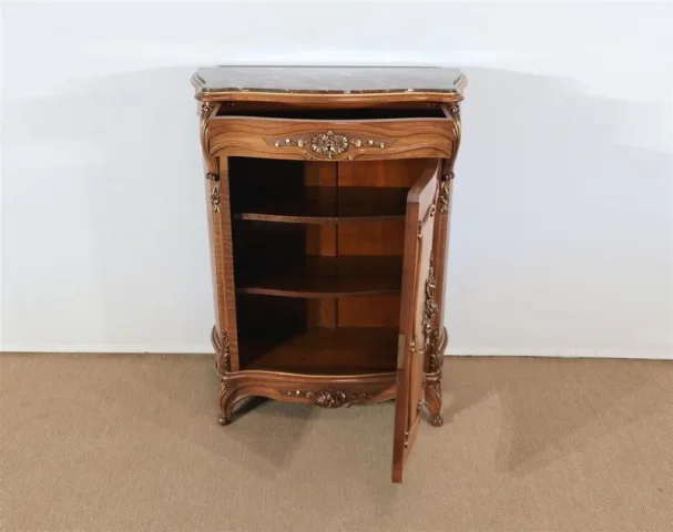 Meuble d’entre deux en Noyer, style Rocaille – 1900
