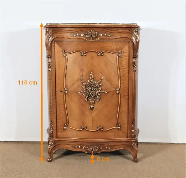 KAST IN ROCAILLE-STIJL