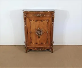 SCHRANK IM ROCAILLE-STIL