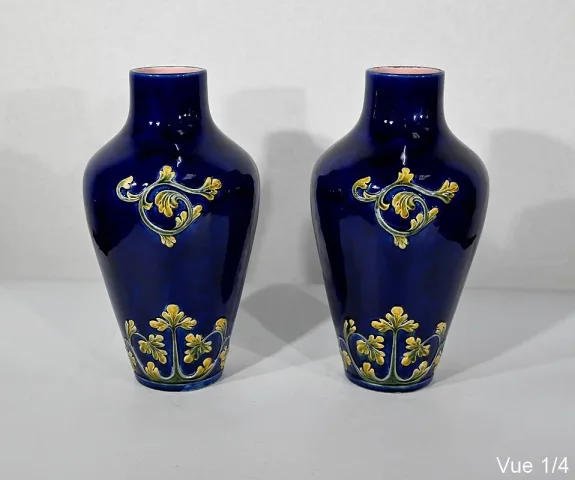 PAAR VAZEN IN DE ART NOUVEAU-PERIODE