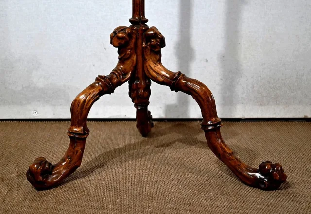 CLOTHES STAND