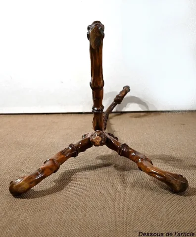 CLOTHES STAND