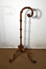 KLEIDERSTÄNDER