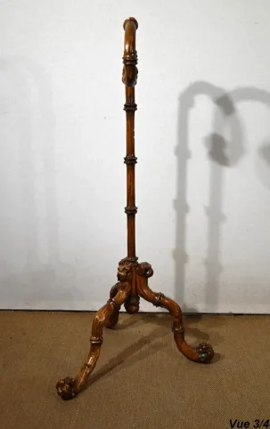 CLOTHES STAND