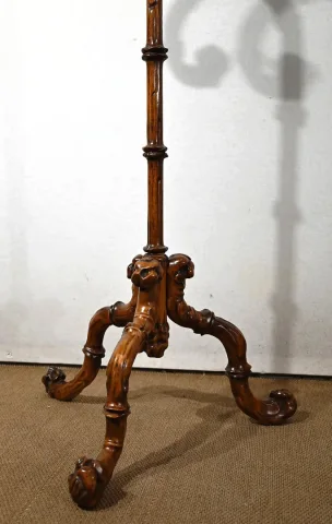CLOTHES STAND