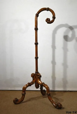 CLOTHES STAND
