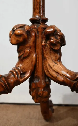 CLOTHES STAND