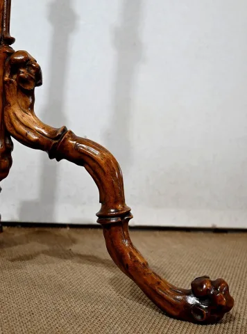 CLOTHES STAND