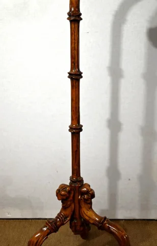 CLOTHES STAND