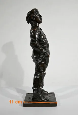 H. HERZBERG 之后的青铜雕像