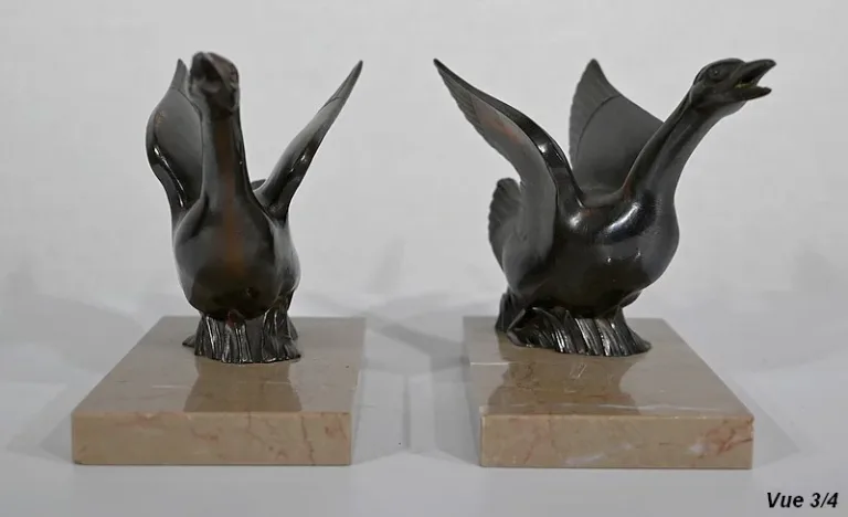 Paire de Serre-Livres, Cygnes en Métal Patiné sur Marbre – 1930 / 1940
