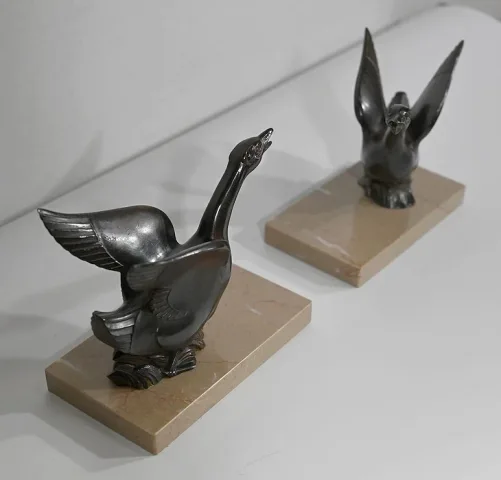 Paire de Serre-Livres, Cygnes en Métal Patiné sur Marbre – 1930 / 1940
