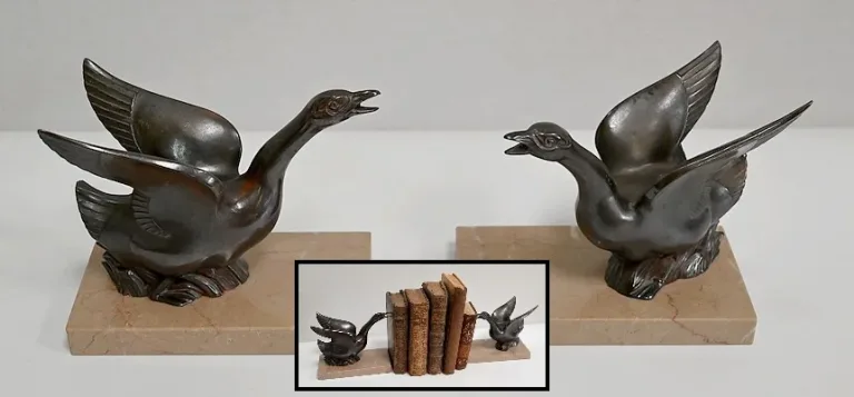 Paire de Serre-Livres, Cygnes en Métal Patiné sur Marbre – 1930 / 1940