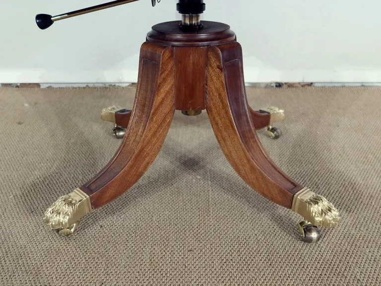 SCHREIBTISCHSTUHL IM FRANZÖSISCHEN REGENCY-STIL
