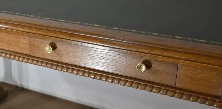SCHREIBTISCH IM FRANZÖSISCHEN EMPIRE-STIL