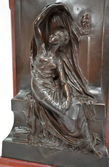 BRONZE- UND MARMORSTELE von HENRI CHAPU