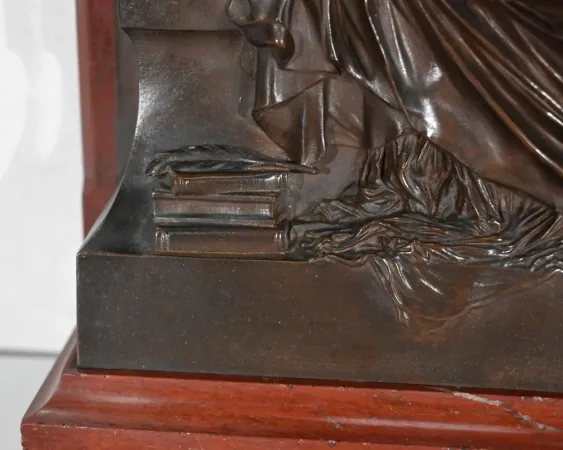 BRONZE- UND MARMORSTELE von HENRI CHAPU