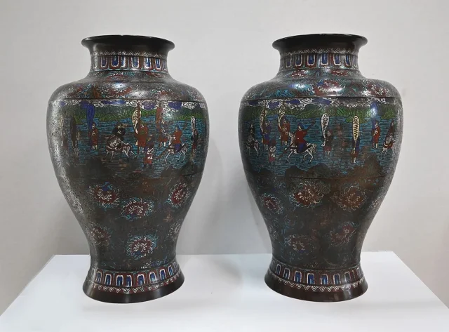 PAIR OF JAPANESE VASES