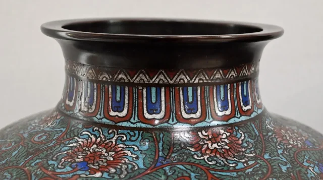 PAIR OF JAPANESE VASES